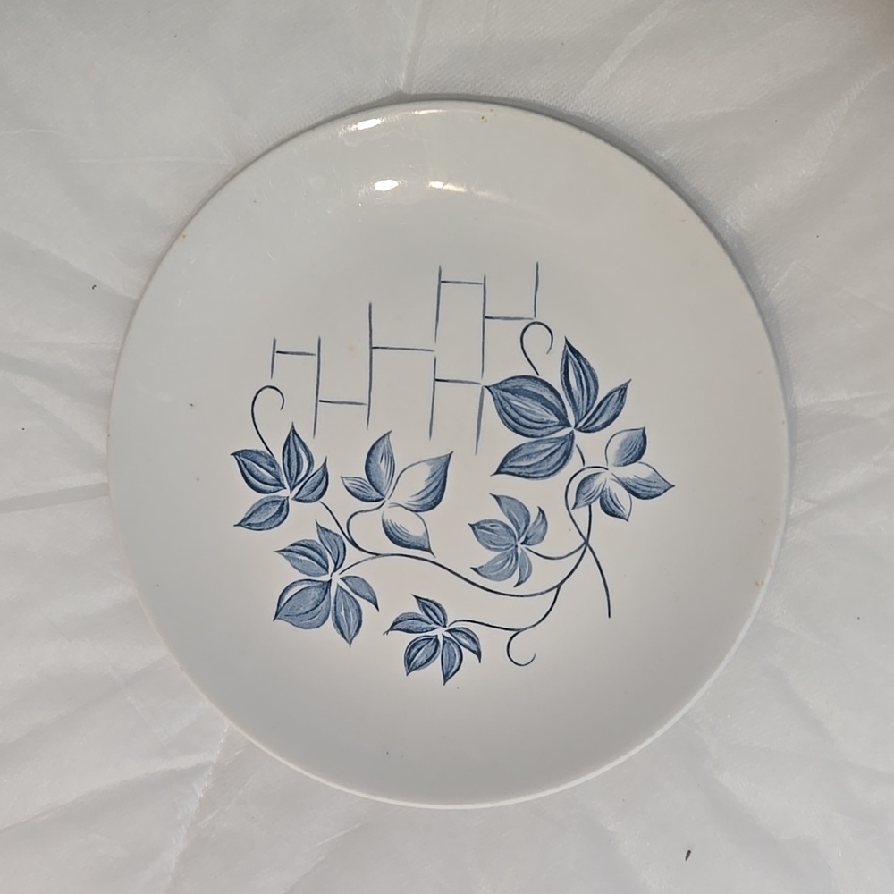 Vintage plate blue ivy